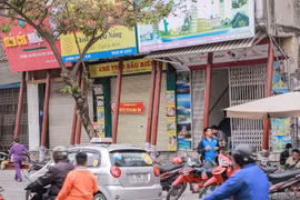 Dãy nhà "chống nạng" trên phố Hà Nội