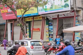 Dãy nhà "chống nạng" trên phố Hà Nội