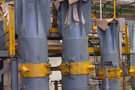 Bom 3 tấn FAB-3000 của Nga lầm lũi phóng đến mục tiêu chỉ định trước