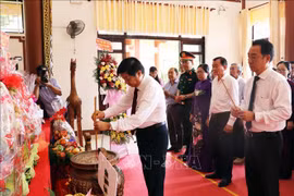 Dâng hương tưởng niệm 27 năm Ngày mất GS.VS Trần Đại Nghĩa