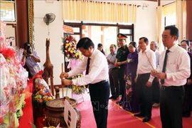 Dâng hương tưởng niệm 27 năm Ngày mất GS.VS Trần Đại Nghĩa