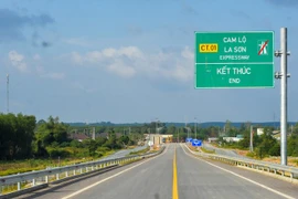 Cần 7.000 tỷ mở rộng cao tốc Cam Lộ lên 4 làn xe