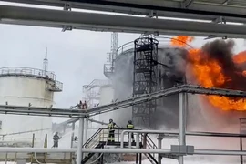 Ukraine tấn công vào sâu lãnh thổ Nga bằng UAV