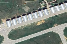 Cận cảnh nhà chứa máy bay Nga đang xây cách biên giới Ukraine 300 km