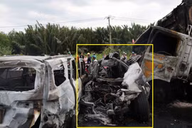 Cận cảnh giải cứu tài xế kẹt trong ô tô bị biến dạng