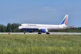 Máy bay chở khách Tu-214 lại tung cánh sau thời gian bị "lãng quên"