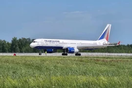 Máy bay chở khách Tu-214 lại tung cánh sau thời gian bị "lãng quên"