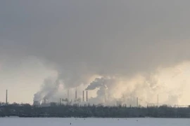 Nhóm UAV ồ ạt tấn công nhà máy luyện kim Nga