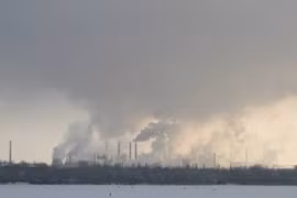 Nhóm UAV ồ ạt tấn công nhà máy luyện kim Nga