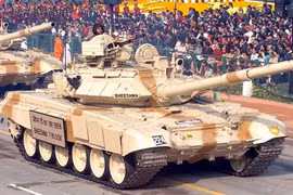 Xe tăng T-90 Ấn Độ tích hợp UAV cảm tử chống tăng cực mạnh