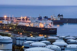 Hạm đội bóng tối Nga thoát hiểm ngoạn mục