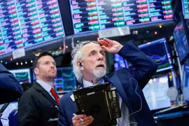 Dow Jones chứng kiến phiên tồi tệ nhất trong năm khi mất hơn 1.000 điểm