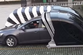 Gara ô tô hình kén sâu lạ mắt nhưng tiện dụng