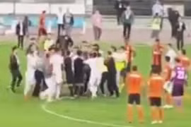 Trọng tài đấm rách mắt HLV tại giải VĐQG Trung Quốc