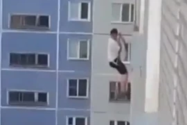 Đu dây tỏ tình với bạn gái và cái kết bất ngờ