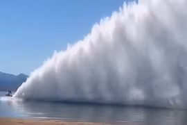 Màn trình diễn không tưởng quá ngoạn mục của ca nô