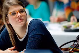 Nhan sắc xinh đẹp của tân giám đốc ngân hàng 26 tuổi