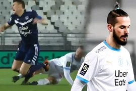 Video: Cầu thủ trả giá sau pha triệt hạ kiểu cắt kéo