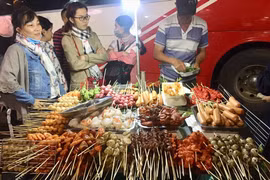 Những món ăn vặt “cực phẩm” nhất định phải thử khi đến chợ đêm Đà Lạt