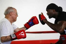  Cận cảnh bệnh nhân Parkinson tập luyện đẩy lùi bệnh 