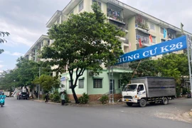 Giữa khu dân cư bỗng mọc lên loạt bãi xe ‘lậu'