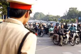 Hà Nội: Chuyển CSGT bụng phệ sang làm văn phòng