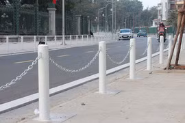 Cận cảnh "xích" vỉa hè tuyến đường 600m, 20 năm mới thông xe ở Hà Nội