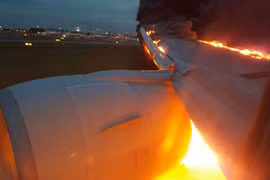 "Mổ" dòng máy bay Singapore vừa bốc cháy khi hạ cánh khẩn cấp