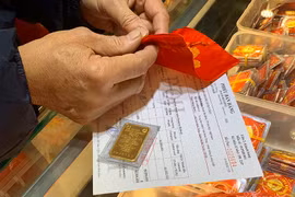 Giá vàng hôm nay 27/2: Sau cú đổ dốc, vững trên mốc 65 triệu