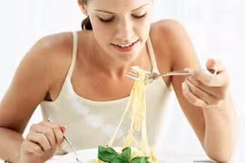 7 điều tuyệt vời bên bàn ăn giúp bạn khoẻ hơn