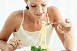 7 điều tuyệt vời bên bàn ăn giúp bạn khoẻ hơn