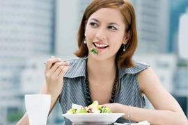 Đây là lý do tại sao bạn nên tập thói quen ăn chậm