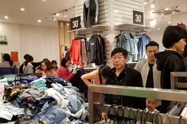 Black Friday: Nơi im ắng, nơi khách phải xếp hàng dài