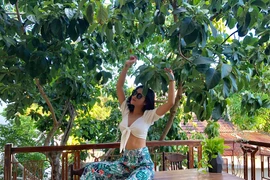 Bất ngờ thời trang mùa hè nóng bỏng của “Huệ” trong Về nhà đi con