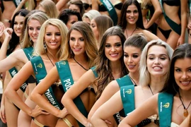 Bi hài chuyện thí sinh hoa hậu bị bỏ đói, ăn bốc