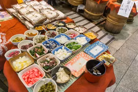 Khám phá loạt món ngon khó cưỡng trong ngôi chợ hơn 400 tuổi ở Nhật