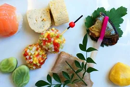 Soi suất ăn trong khoang VIP của các hãng hàng không