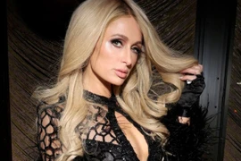 Bất ngờ với những lần mặc trang phục phản cảm của tiểu thư Paris Hilton