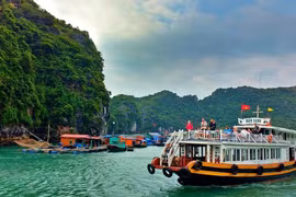 Vịnh Hạ Long vào danh sách mới về du lịch, rác thải