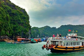 Vịnh Hạ Long vào danh sách mới về du lịch, rác thải