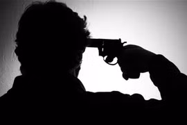 TPHCM: Người đàn ông tự tử bằng súng trong quán karaoke