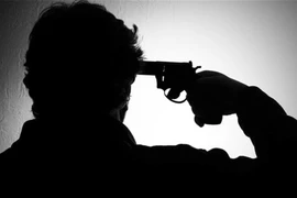 TPHCM: Người đàn ông tự tử bằng súng trong quán karaoke