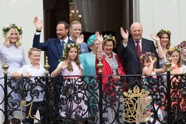 Ảnh “độc” các gia đình hoàng gia của trên khắp thế giới