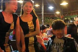 Lật tẩy mánh nghề ngôn ngữ cơ thể của gái PG