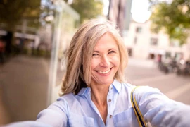 9 lỗi làm tóc khiến bạn trông già đi 10 tuổi