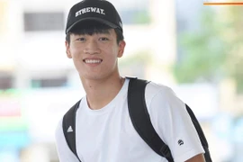 Phong cách thời trang khỏe khoắn của tiền vệ Nguyễn Hoàng Đức