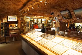 Hình ảnh kỳ lạ về thị trấn ngầm khó tin trong lòng đất