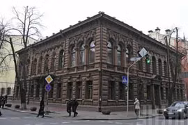 Bên trong choáng ngợp của biệt thự socola nổi tiếng