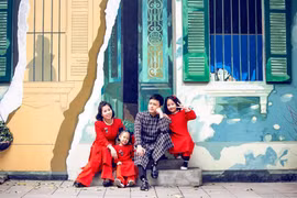 Ghen tị với thời trang đồng điệu tình cảm của vợ chồng Hồng Đăng 