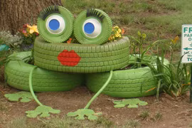 Trang trí sân vườn ấn tượng từ lốp xe cũ